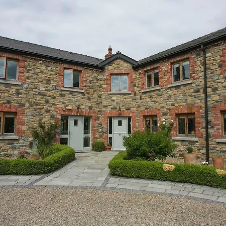 Terraced Houses Courtyard Garlow Cross Eir04048 Iyh Casa vacanze Navan